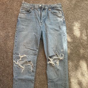 Zara Ripped Jeans Size 8 (euro 40)